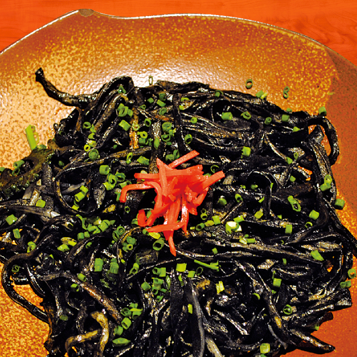 イカスミ焼きそば